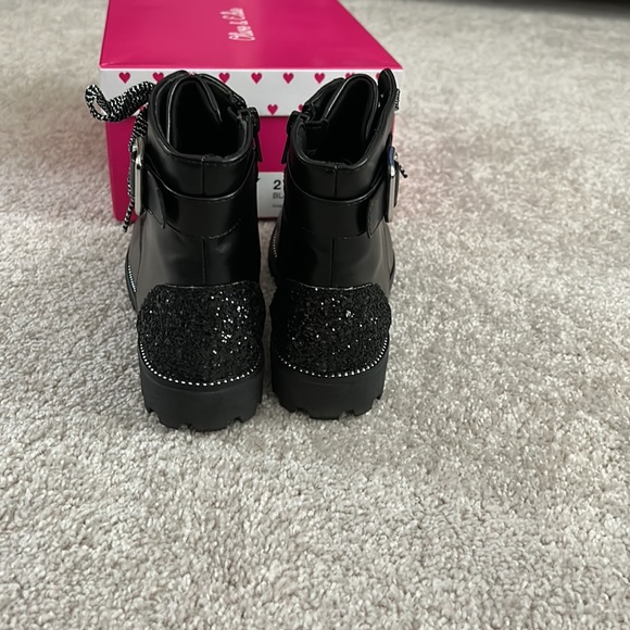 Girls boots - Picture 2 of 5